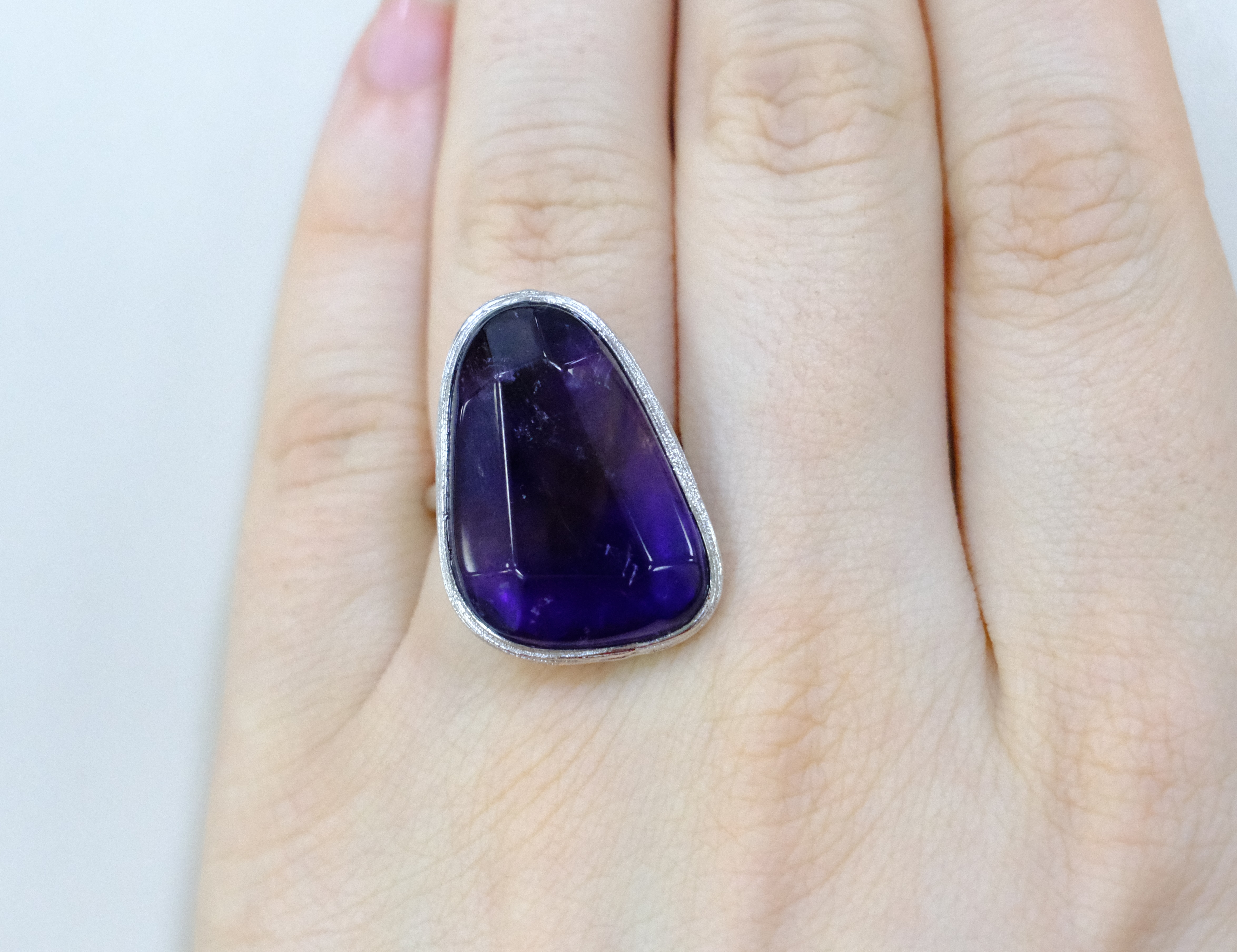 Серебряное кольцо с аметистом